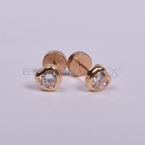 Aro Infantil de Oro 18Ct.(Quilate) con tapita enchapado con Circón Rosa. Ref: 100305007